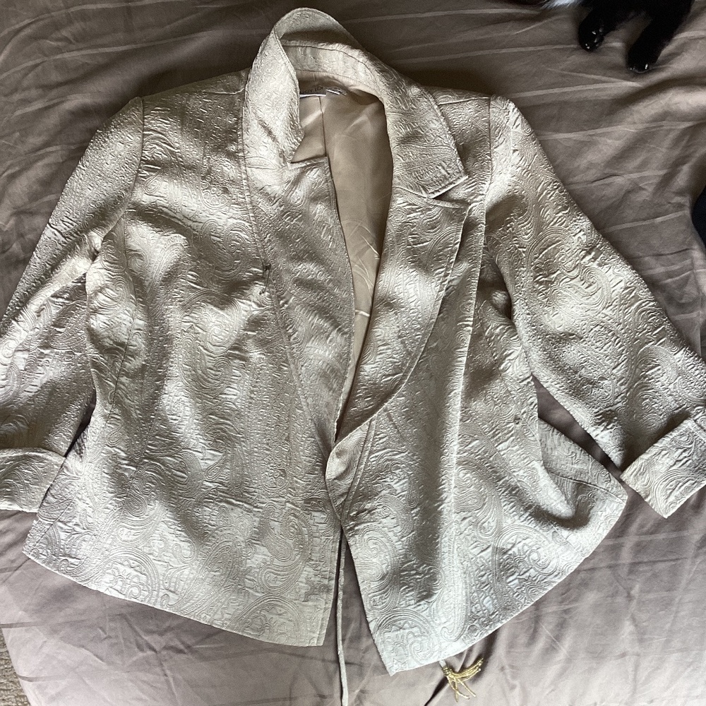 Size 6 Maggy London Blazer